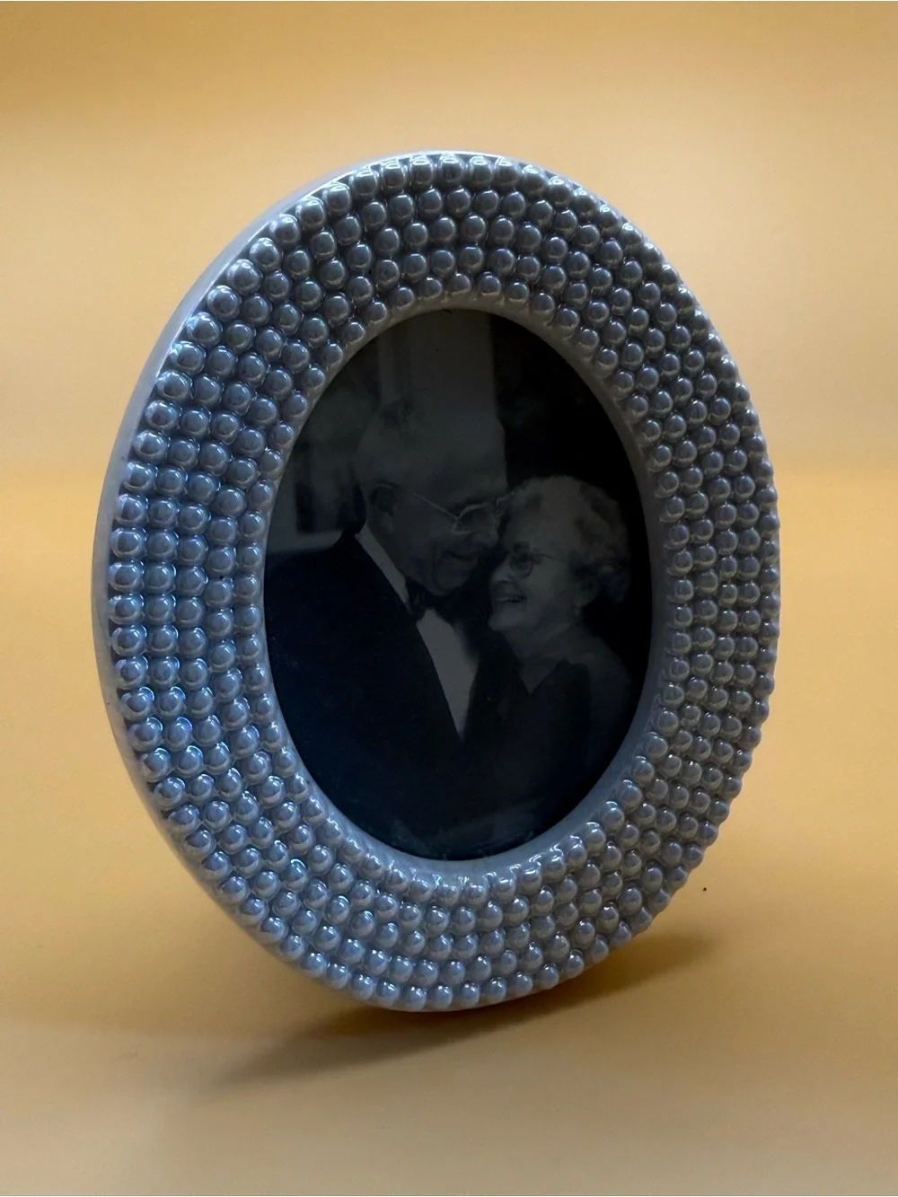 Vintage Classic Oval Pearl-Accent Photo Frame - White